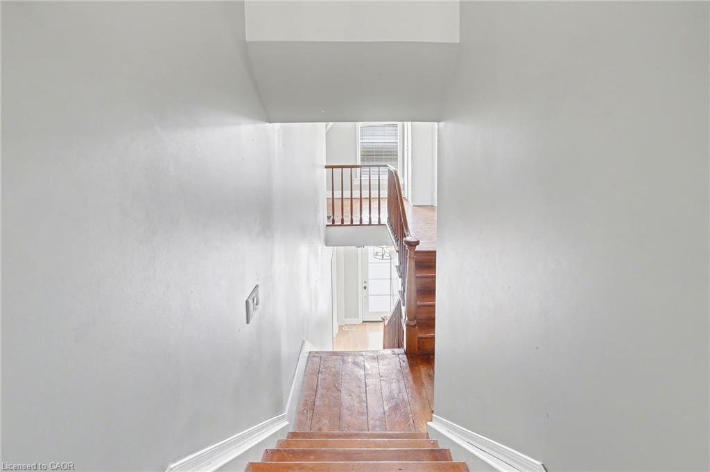 76 Main Street E Property Photo 21