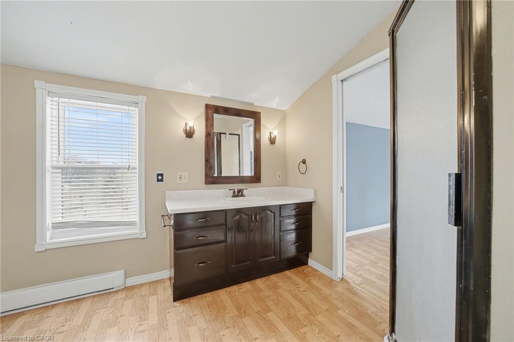 76 Main Street E Property Photo 32