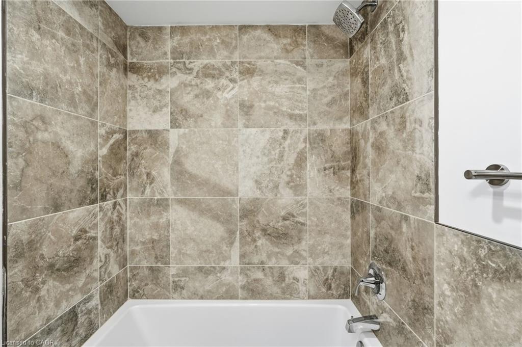 1-4876 Simcoe Street Property Photo 14