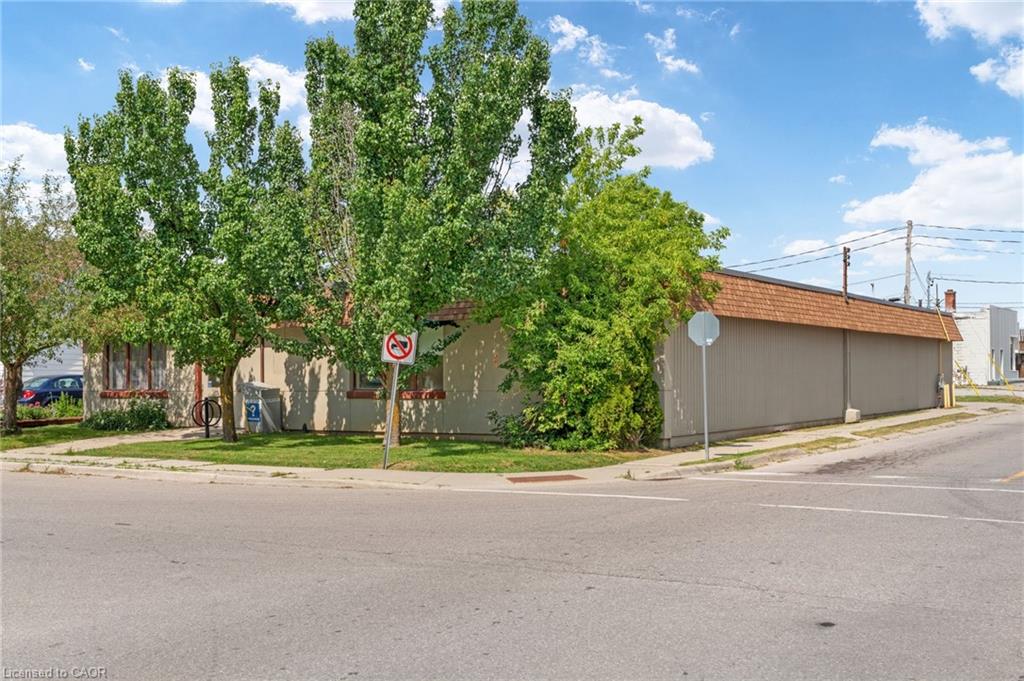 13 Alma Street N Property Photo 26