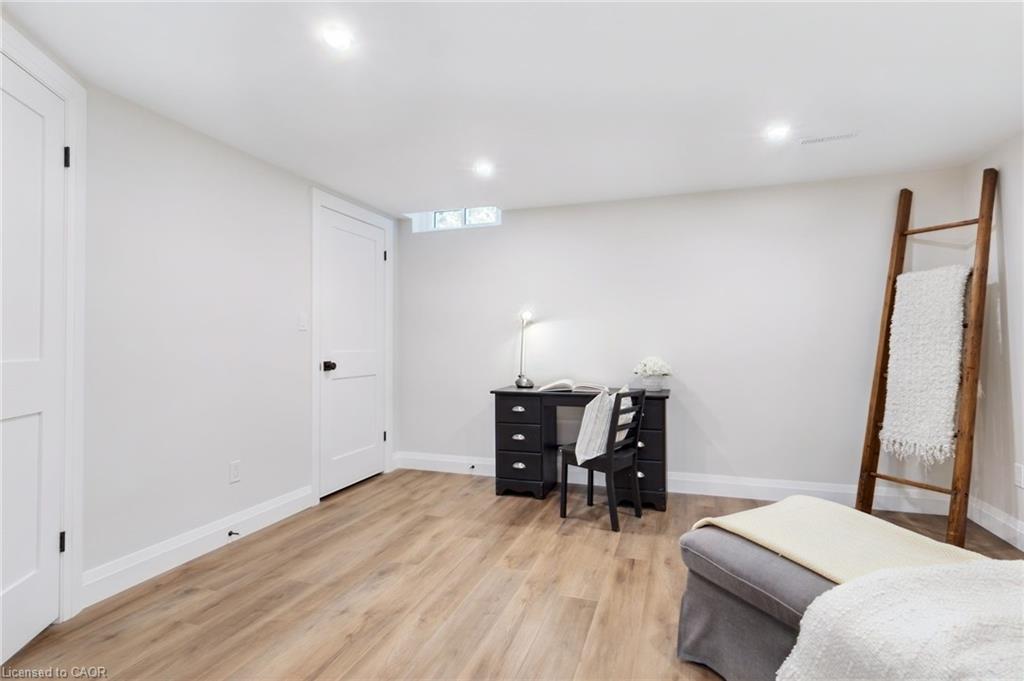 1414 Dewbourne Crescent Property Photo 33