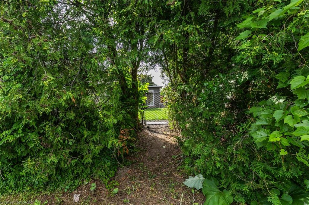 1414 Dewbourne Crescent Property Photo 42