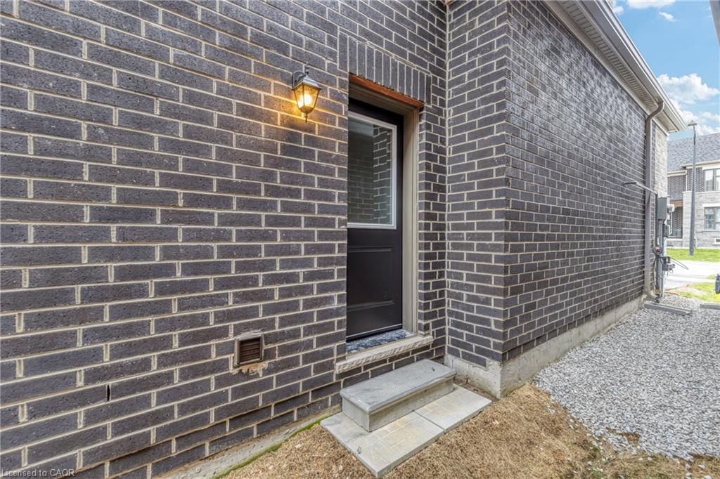 8 Daisy Street Property Photo 42