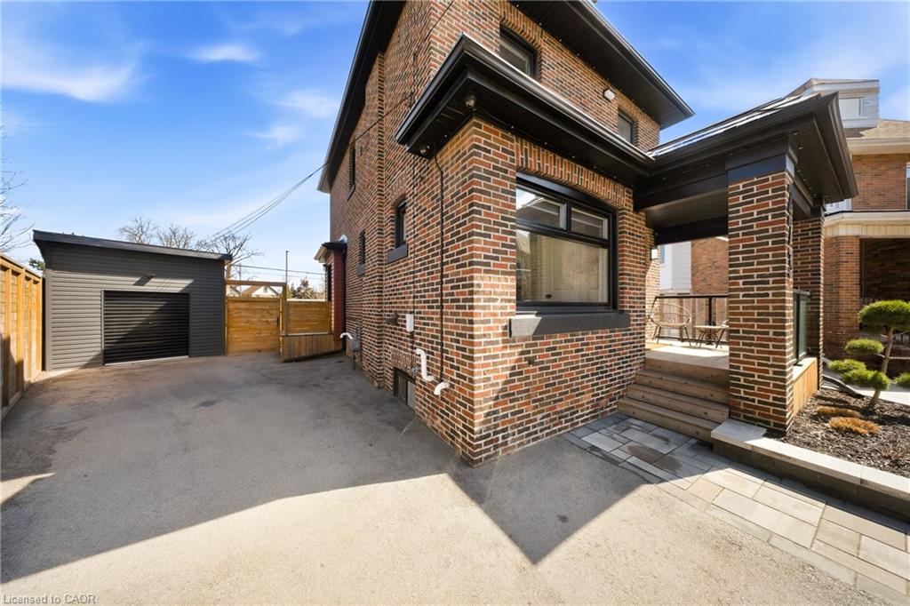 273 Stinson Crescent Property Photo 4