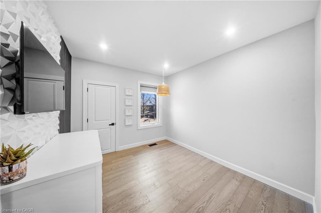 273 Stinson Crescent Property Photo 26