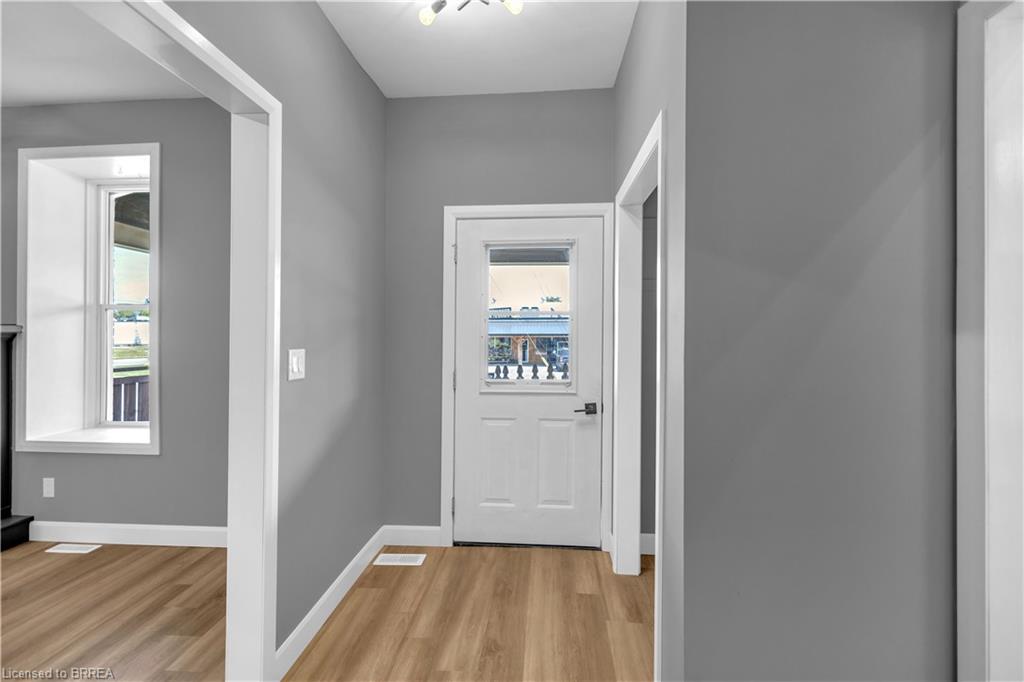 34 Young Street Property Photo 6