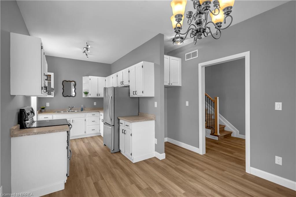 34 Young Street Property Photo 9