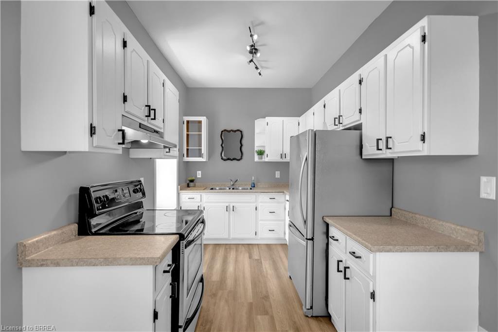 34 Young Street Property Photo 10