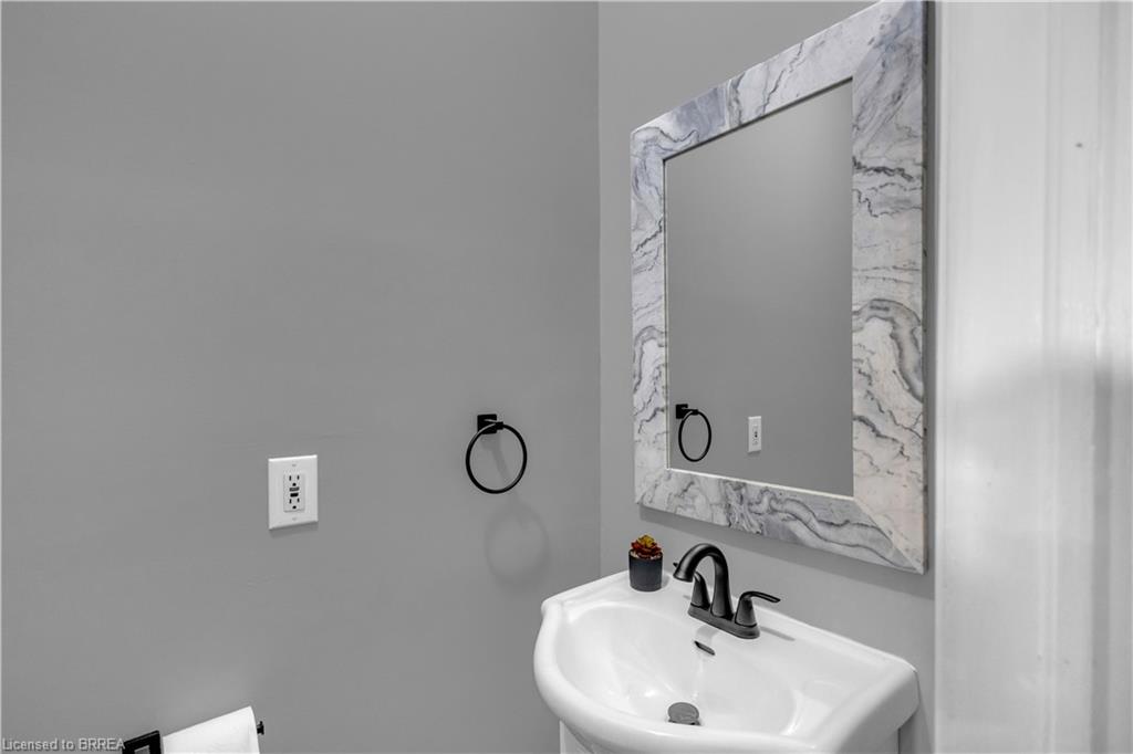 34 Young Street Property Photo 12
