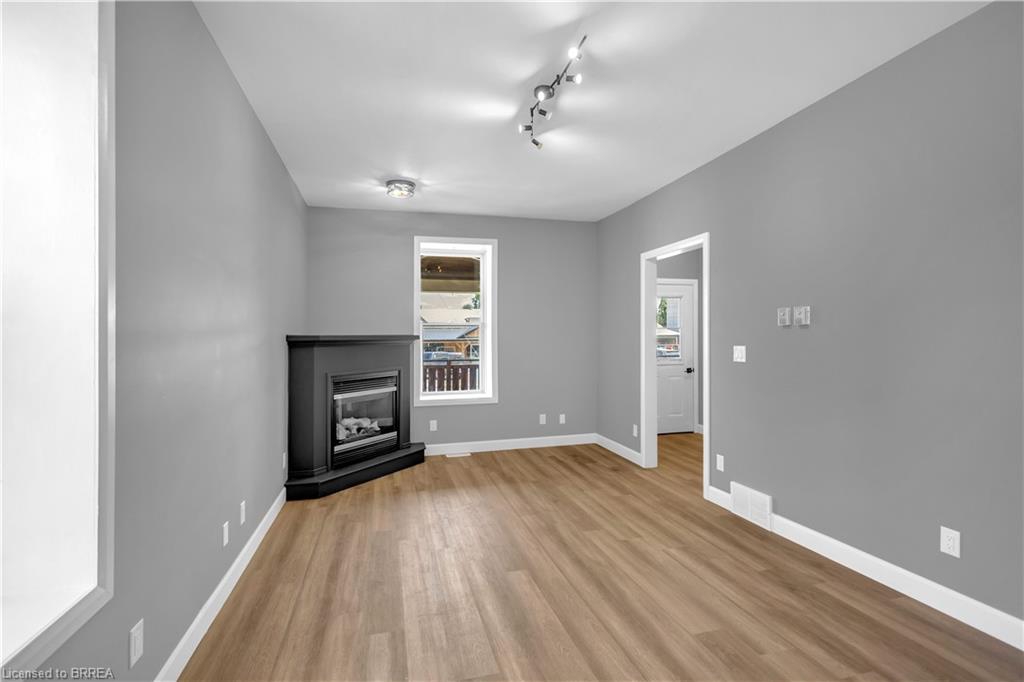 34 Young Street Property Photo 13