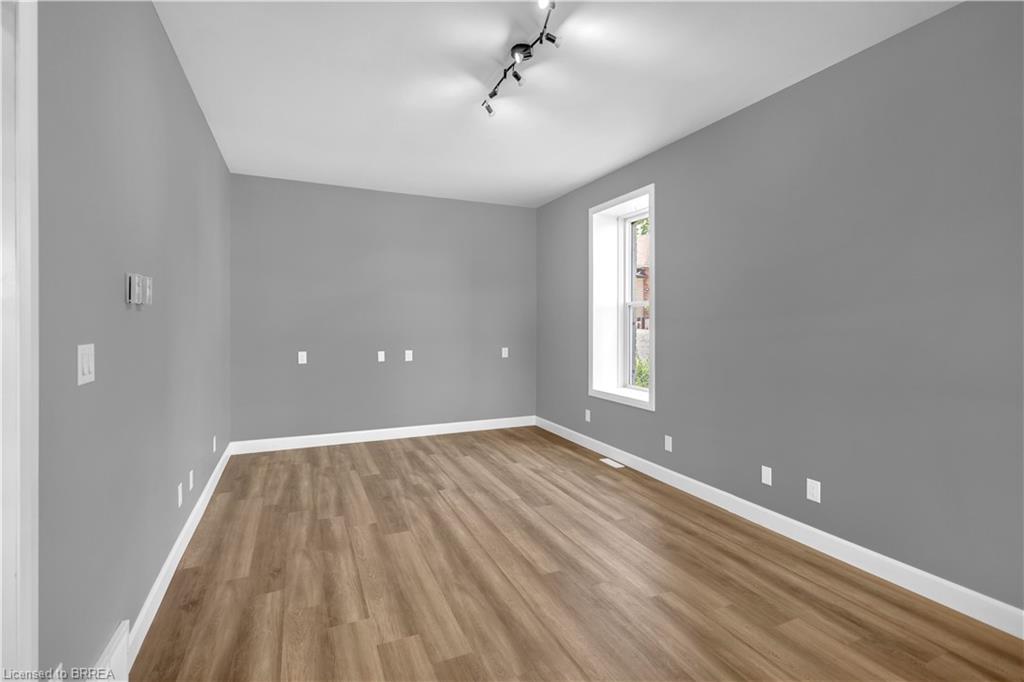 34 Young Street Property Photo 14