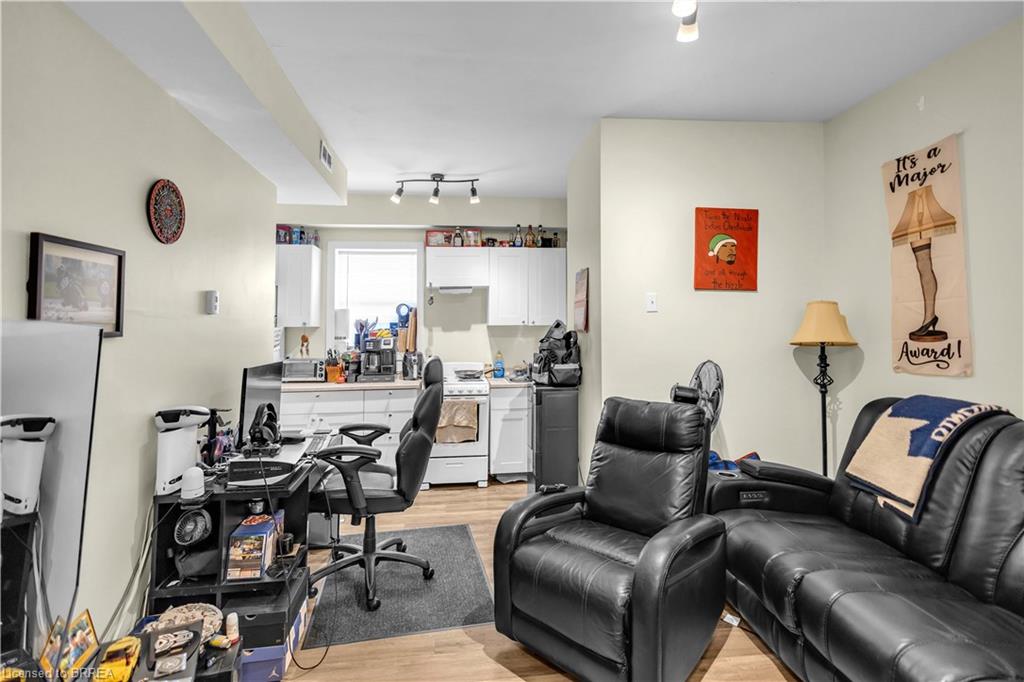 34 Young Street Property Photo 24