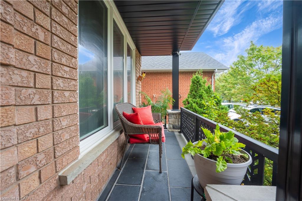 36 Devonsleigh Boulevard Property Photo 3