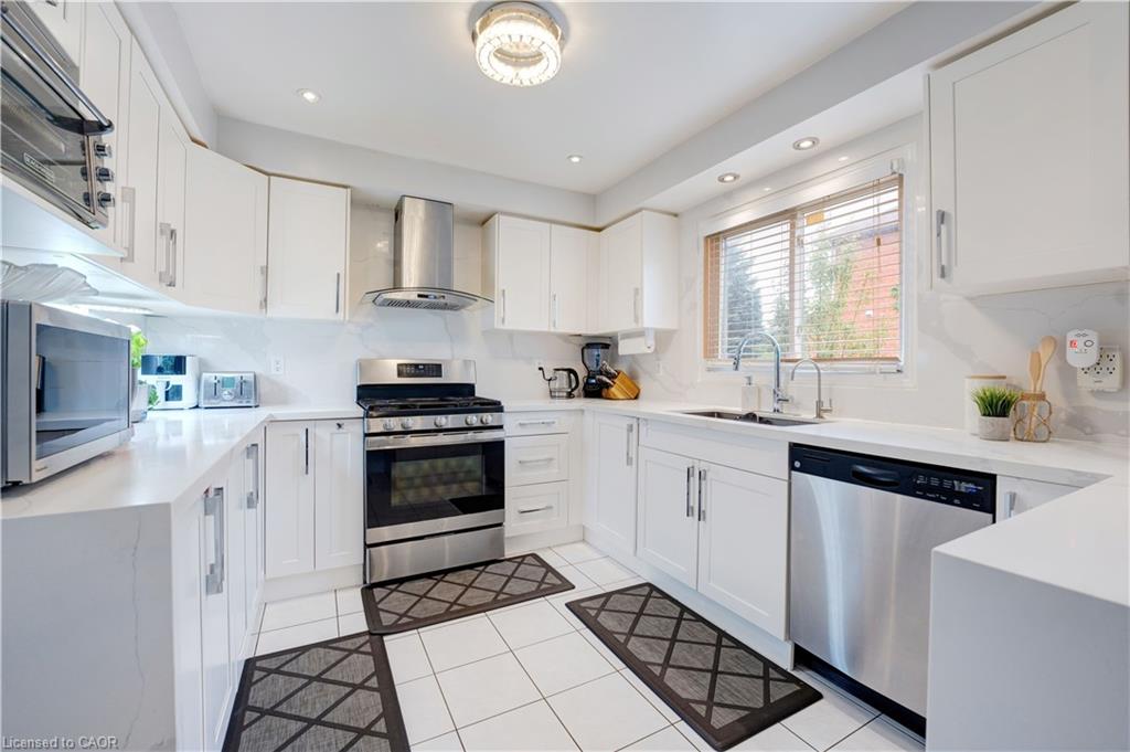 36 Devonsleigh Boulevard Property Photo 11