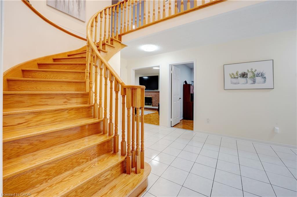 36 Devonsleigh Boulevard Property Photo 18