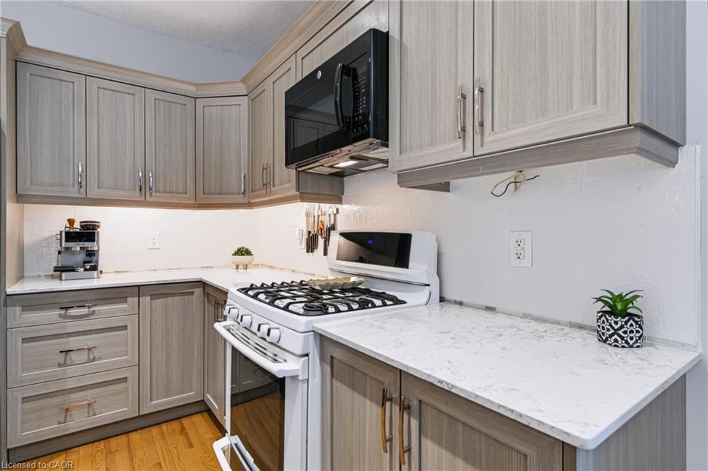 22-244 Dundas Street W Property Photo 11