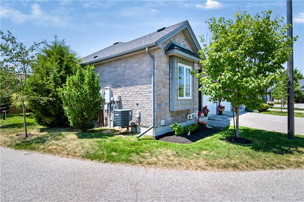 22-244 Dundas Street W Property Photo 29
