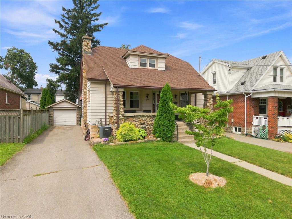 96 Huxley Avenue S Property Photo 3