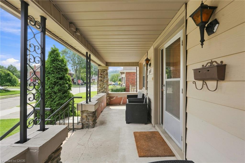 96 Huxley Avenue S Property Photo 6