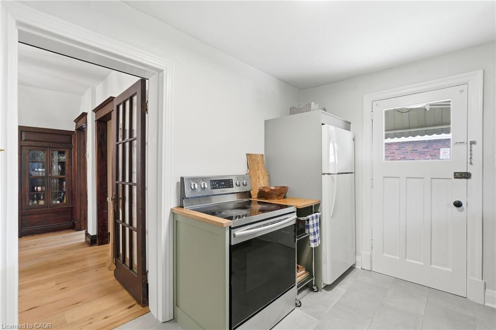 96 Huxley Avenue S Property Photo 23