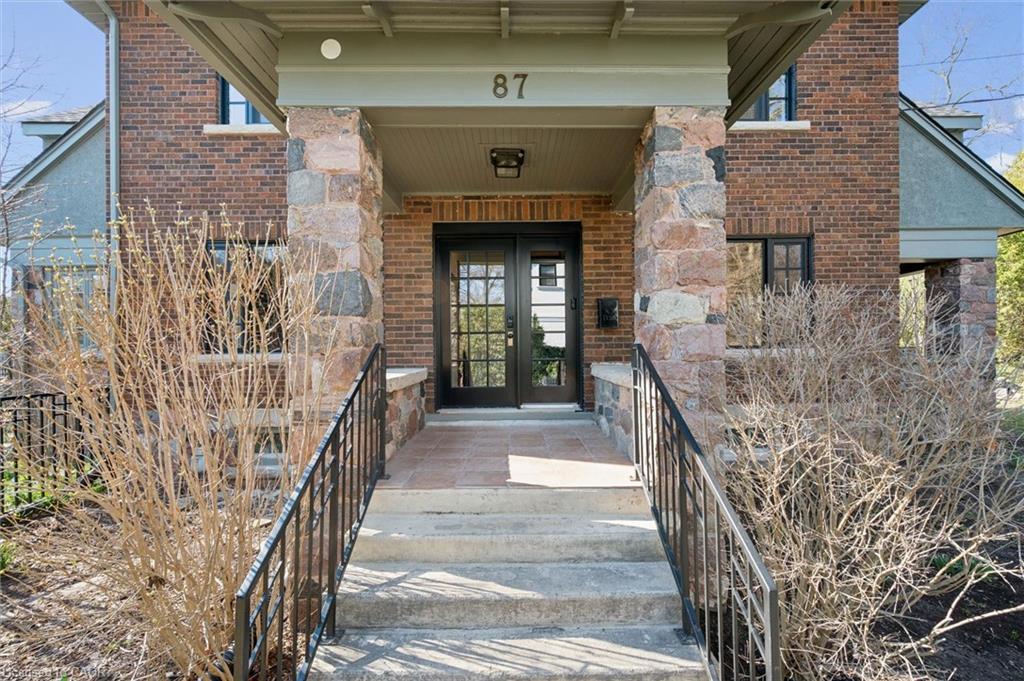 87 University Avenue W Property Photo 2