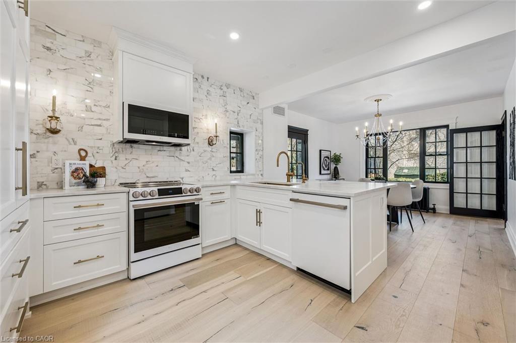 87 University Avenue W Property Photo 16
