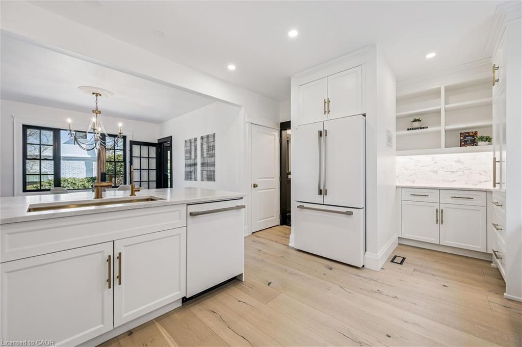 87 University Avenue W Property Photo 17