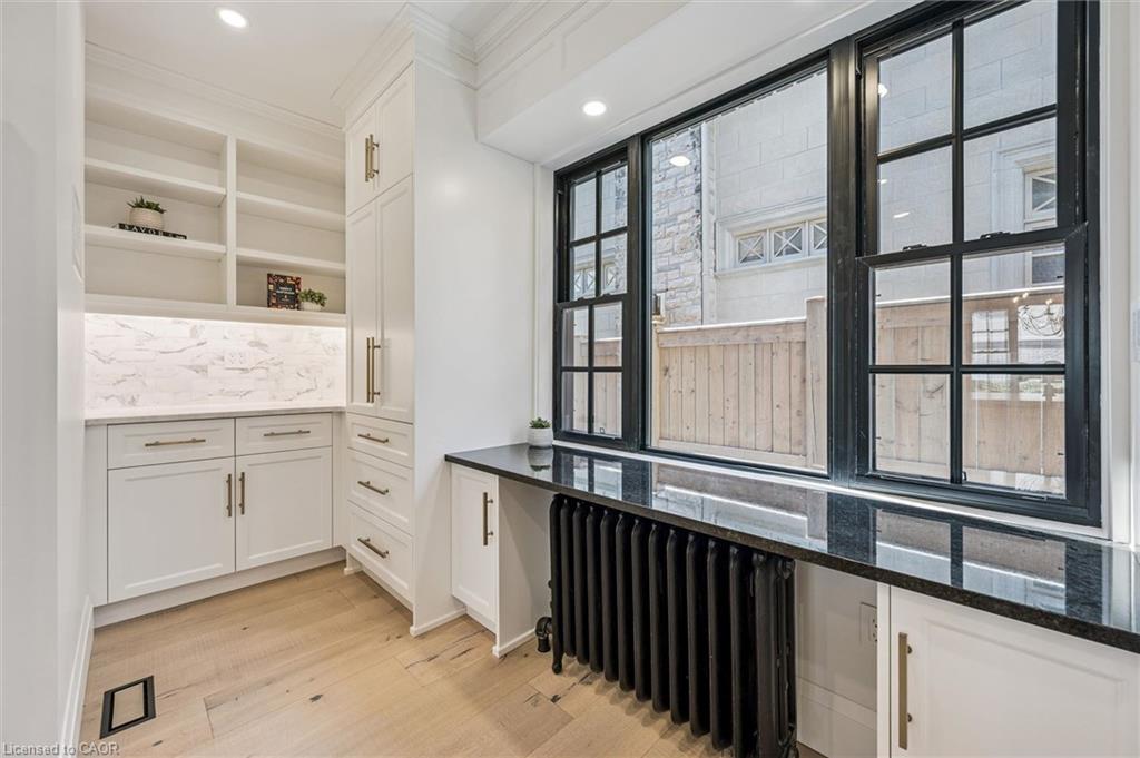 87 University Avenue W Property Photo 18