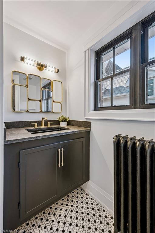 87 University Avenue W Property Photo 23