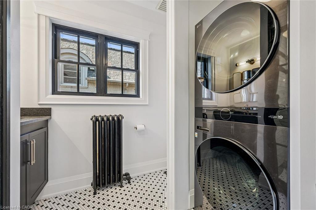 87 University Avenue W Property Photo 25