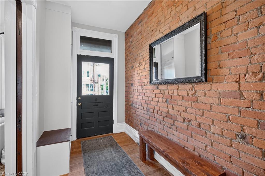135 Catharine Street S Property Photo 3