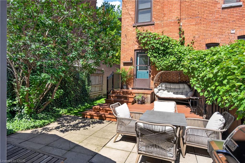 135 Catharine Street S Property Photo 35