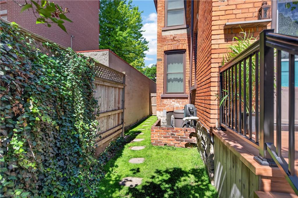 135 Catharine Street S Property Photo 39