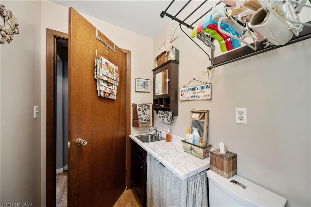 57 Talbot Street W Property Photo 38