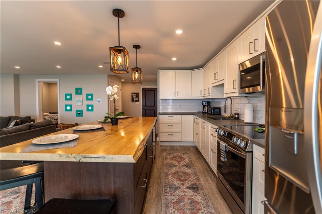2118 Lakeshore Road Property Photo 15