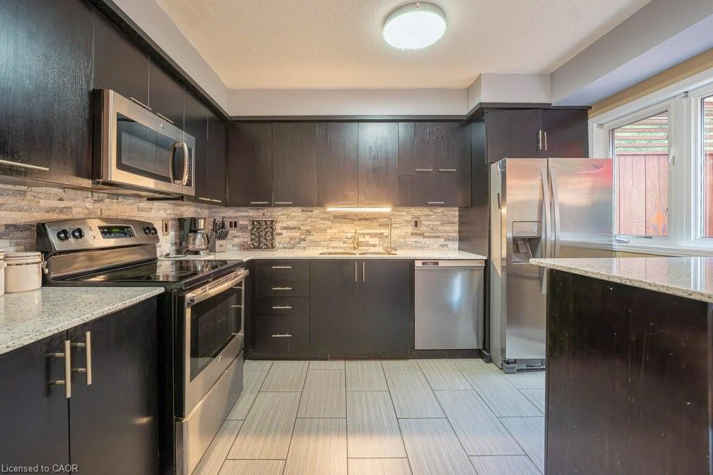 E33-110 Activa Avenue Property Photo 18