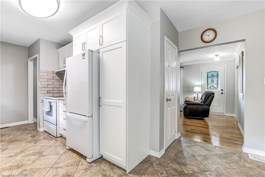 1040 Vittoria Road Property Photo 8