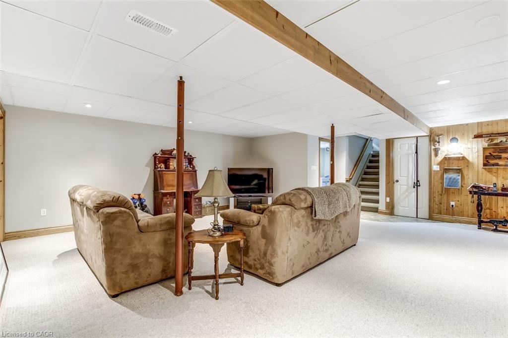 1040 Vittoria Road Property Photo 15
