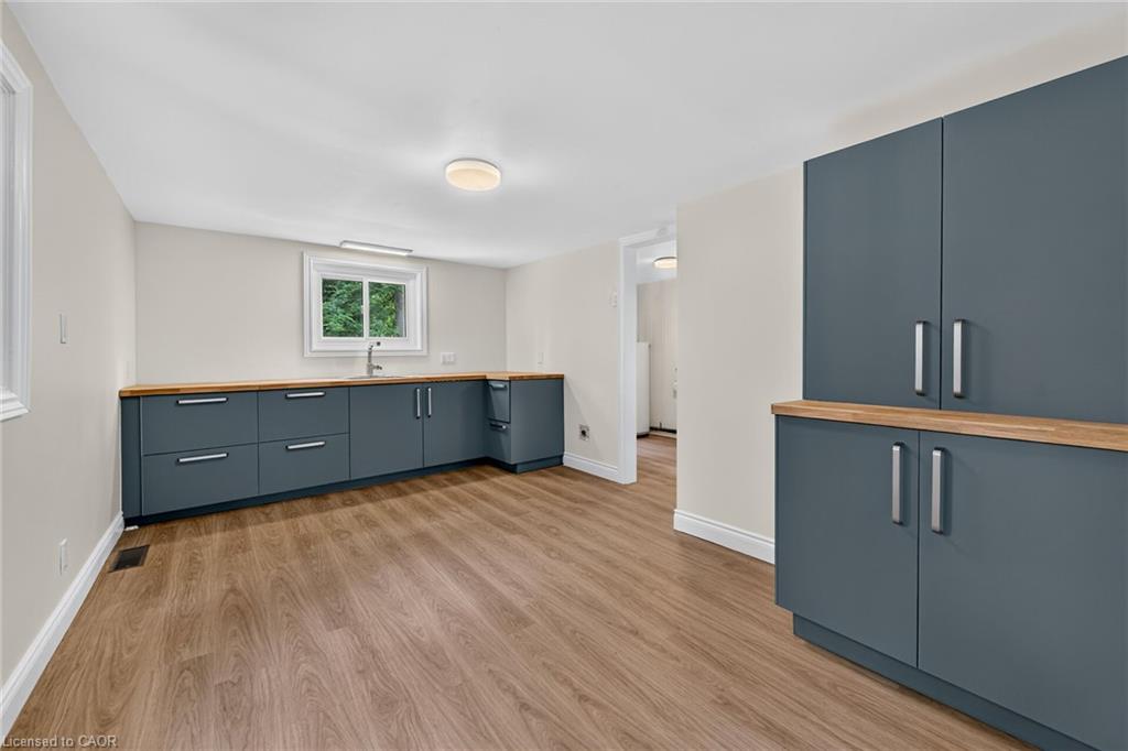 233 North Cayuga Street W Property Photo 6