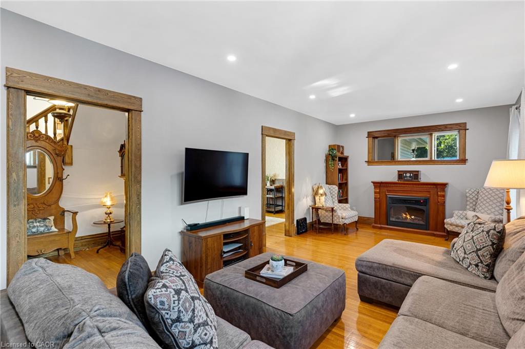 630 Lawrence Street Property Photo 10
