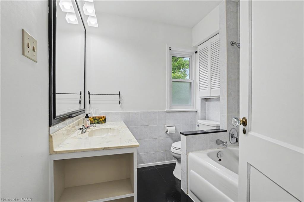 18 Elma Street Property Photo 22