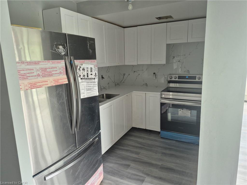 708-150 Charlton Avenue E Property Photo 4