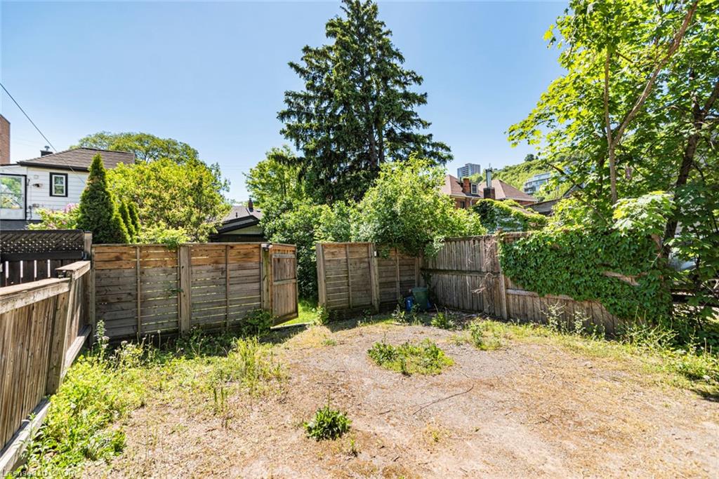 134 Erie Avenue Property Photo 37
