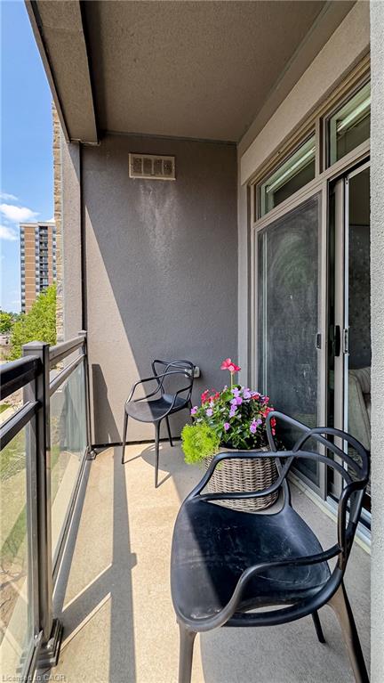 221-35 Southshore Crescent Property Photo 14