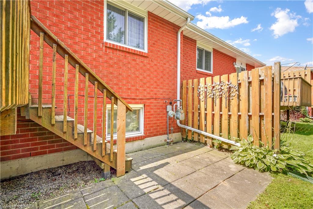 11-1 Buchanan Crescent Property Photo 37