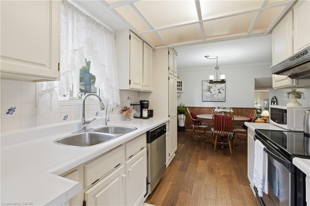 283 Parkway Drive W Property Photo 6