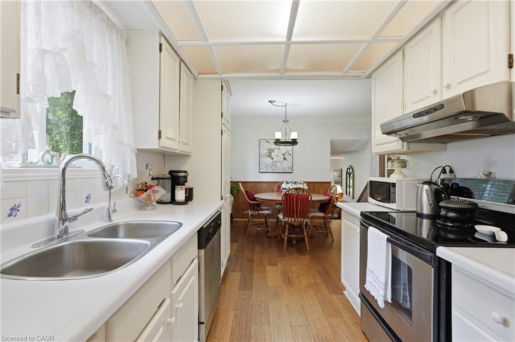 283 Parkway Drive W Property Photo 7