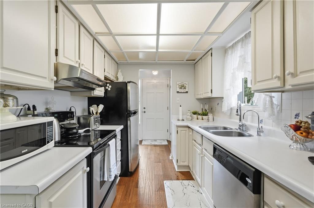 283 Parkway Drive W Property Photo 8