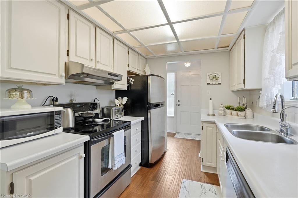 283 Parkway Drive W Property Photo 9