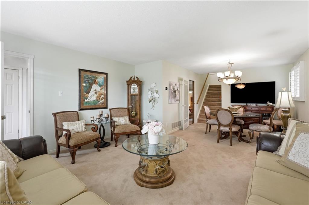 283 Parkway Drive W Property Photo 14